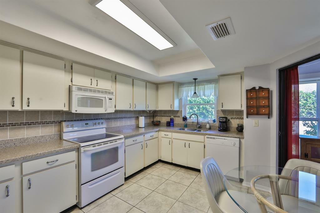 Property Photo:  1908 Bosky Court  FL 33573 