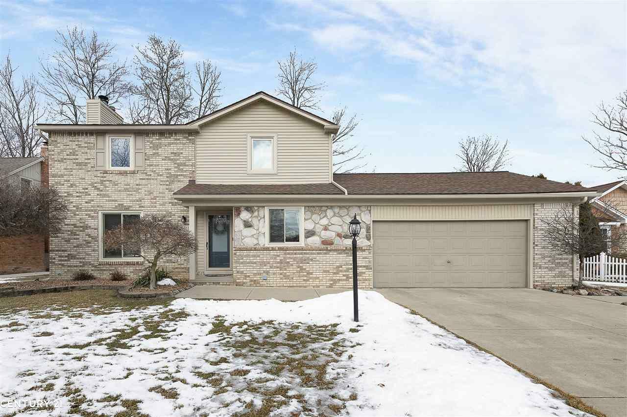 Property Photo:  26611 Fairwood Dr  MI 48051 