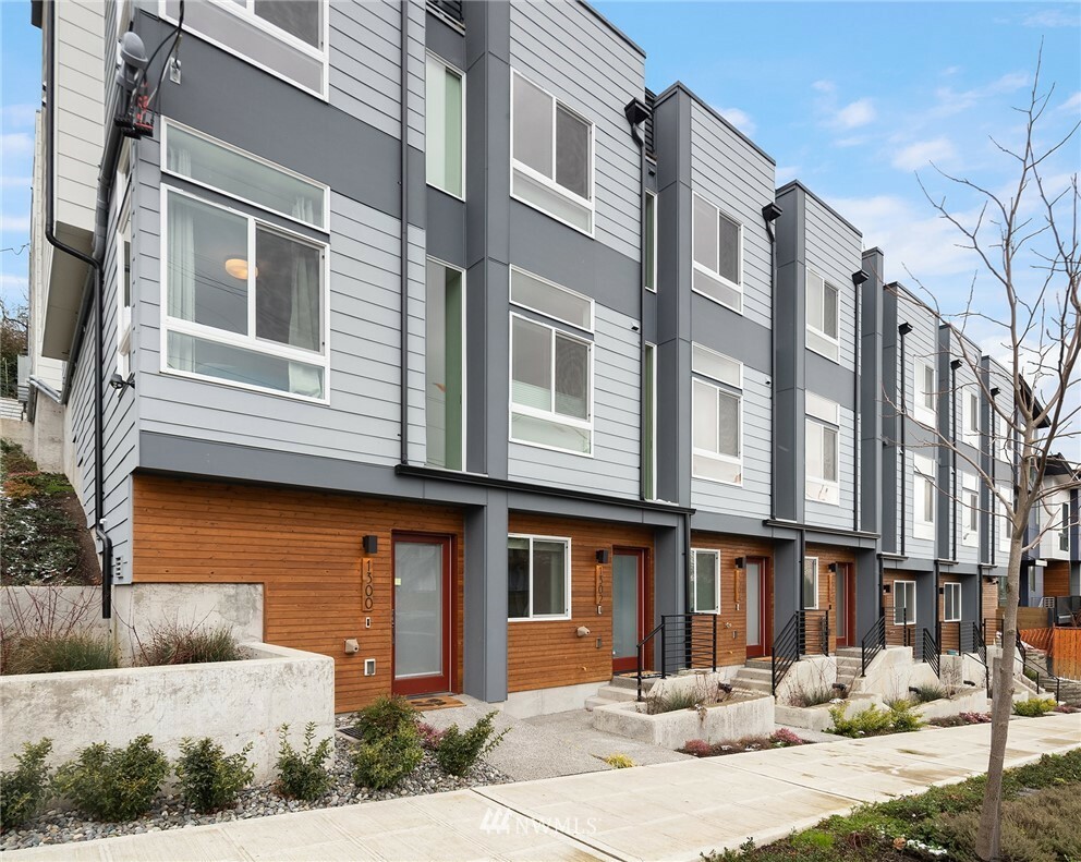 Property Photo: 1302 Yakima Avenue S WA 98144