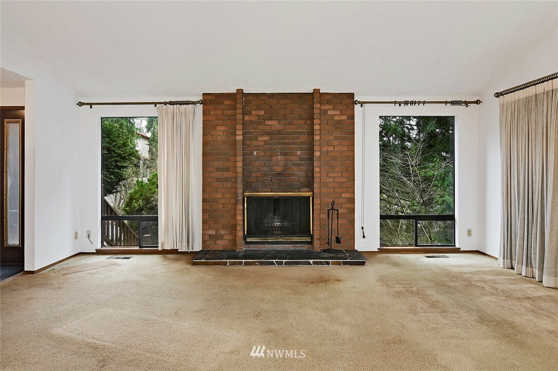Property Photo: 7036 NE 161st Street WA 98028