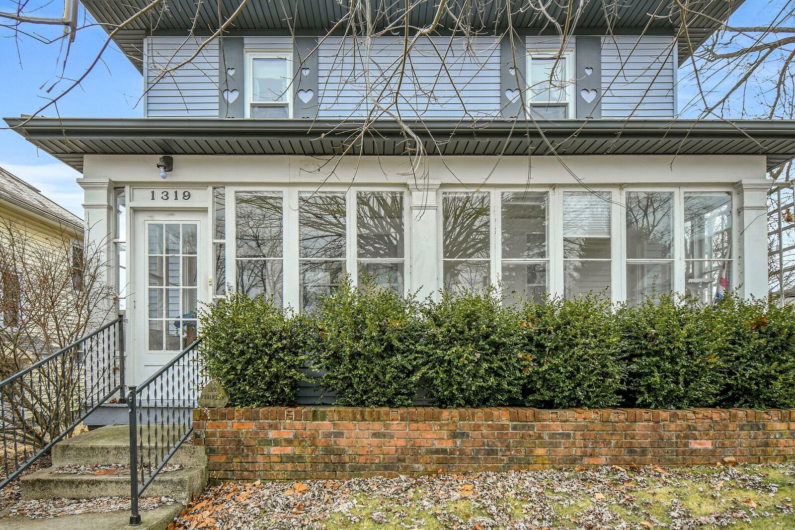 Property Photo: 1319 W Maple Street OH 43105