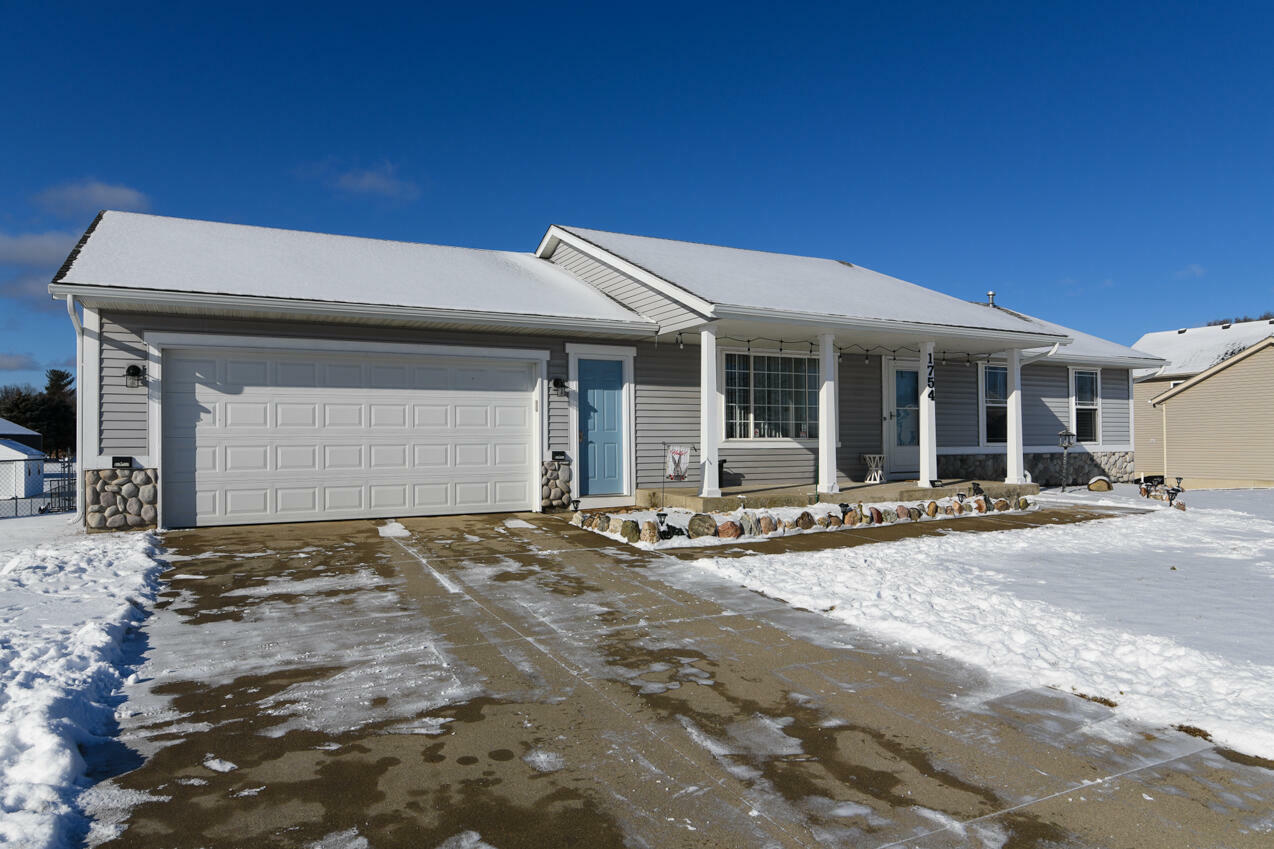 Property Photo:  1754 Oriole Drive  MI 49010 