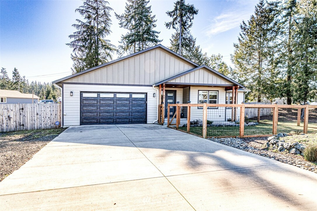 Property Photo:  907 Milwaukee Drive  WA 98363 