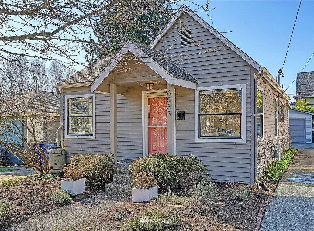 Property Photo: 6533 25th Avenue NW WA 98117