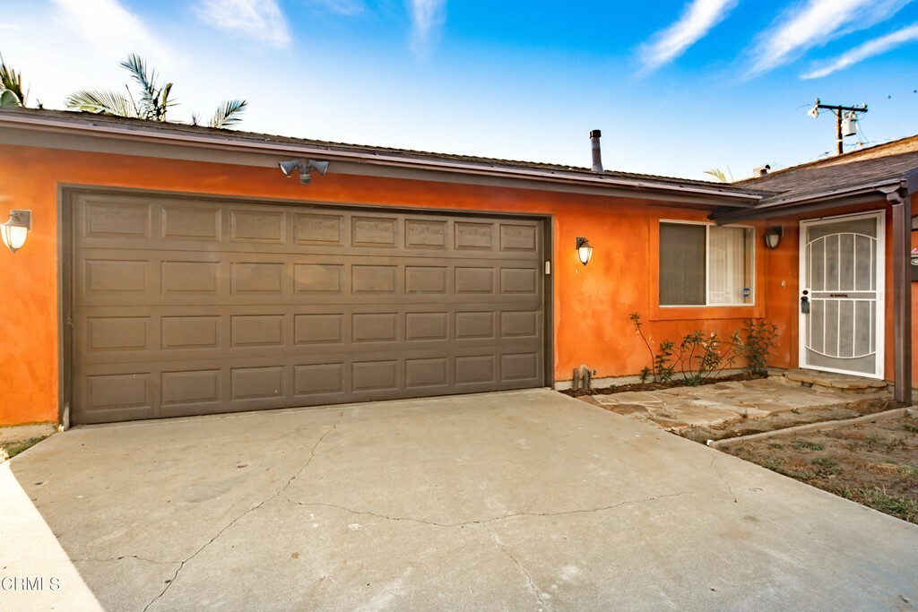 Property Photo:  2055 Walden Street  CA 93033 