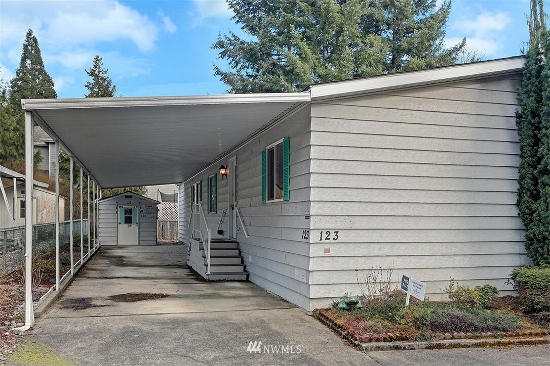 Property Photo:  2000 192nd Street SE 123  WA 98012 