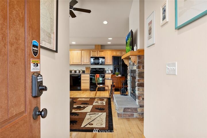 Property Photo:  240  Clearwater Loop 1  WA 98940 