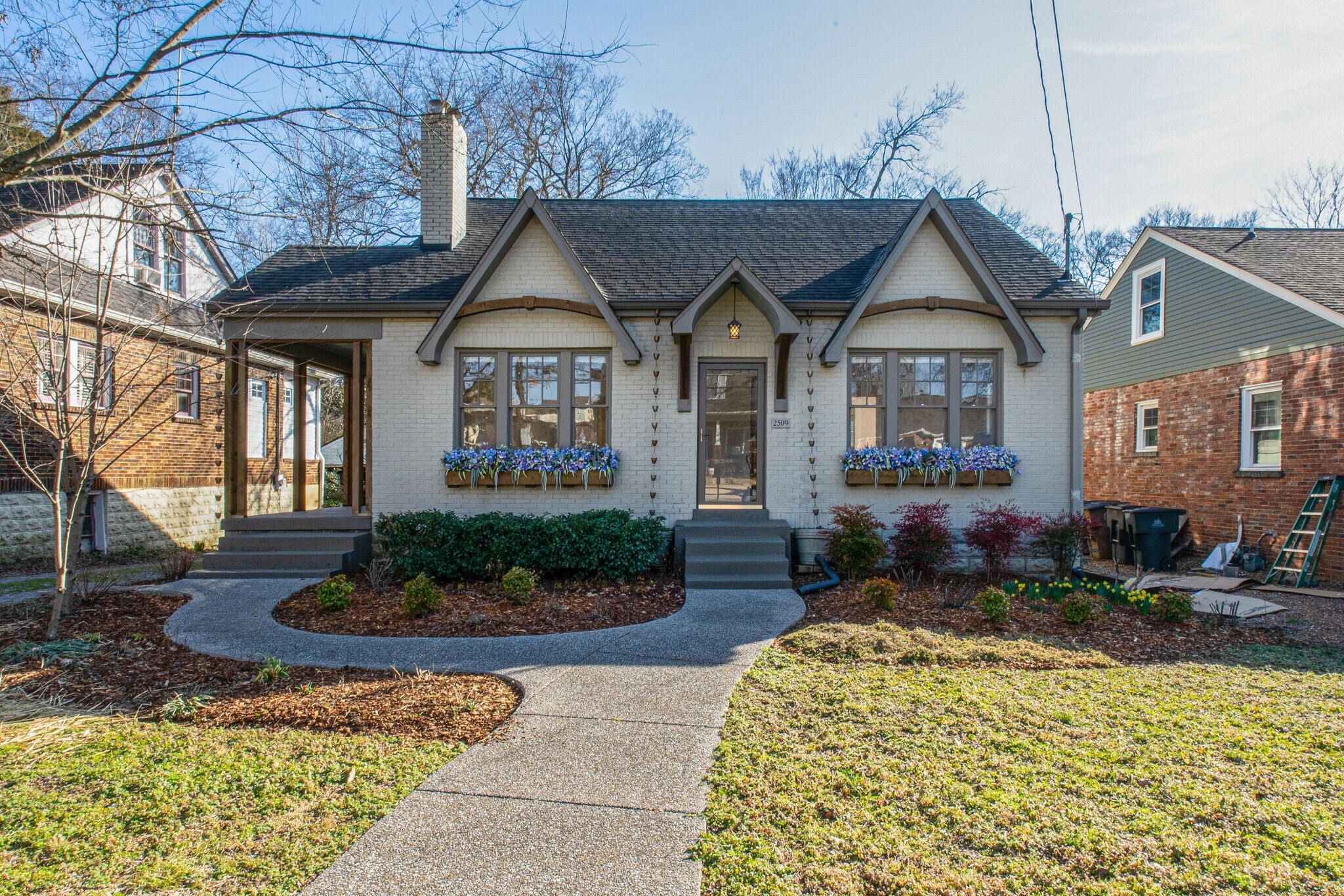 Property Photo: 2509 W Linden Ave TN 37212