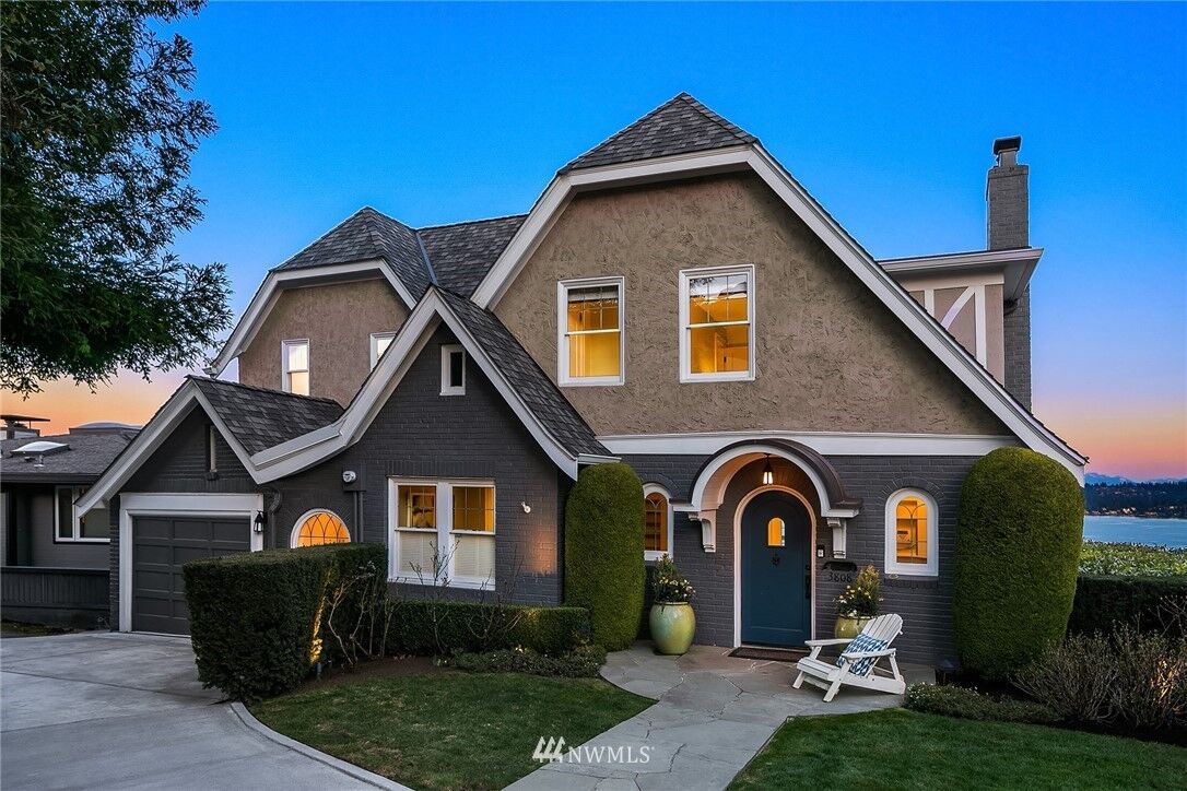 Property Photo: 3808 48th Avenue NE WA 98105