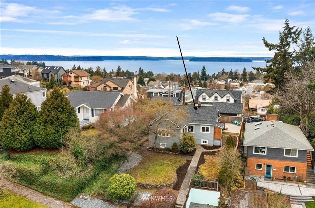 Property Photo:  6547 40th Avenue SW  WA 98136 