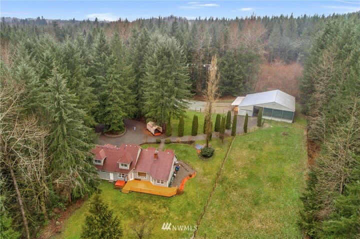 Property Photo: 533 185th Avenue NE WA 98290