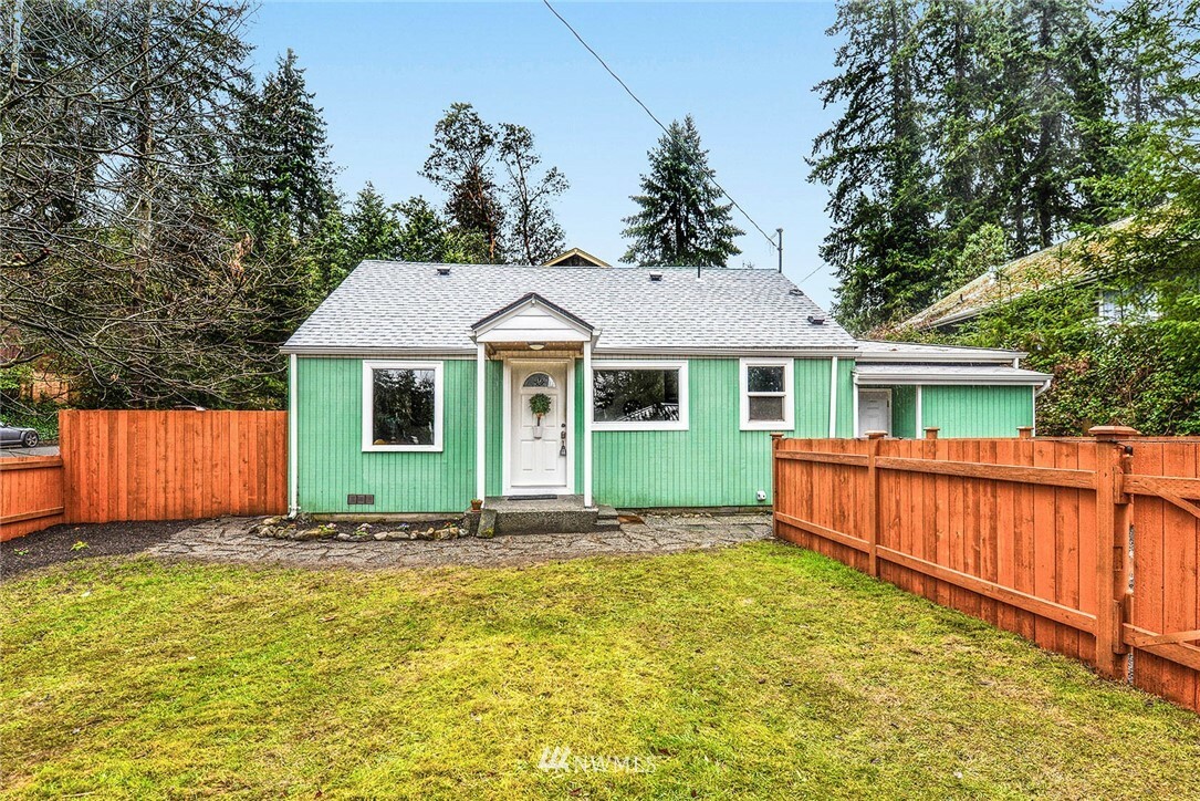 Property Photo:  13305 25th Avenue NE  WA 98125 