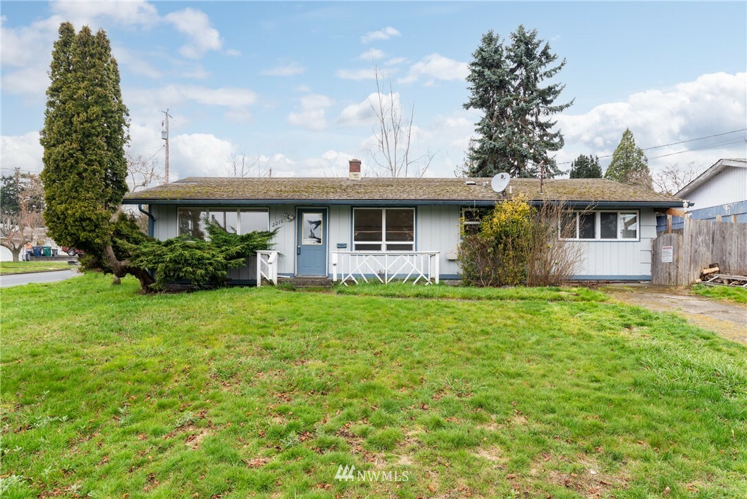 Property Photo:  2216 H Avenue  WA 98221 