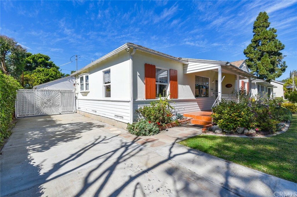 Property Photo:  4453 Whitewood Ave  CA 90808 