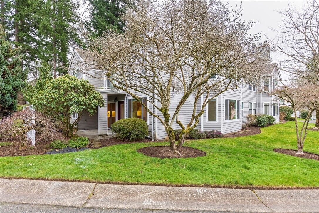 Property Photo:  4016 220th Place SE 1137  WA 98029 