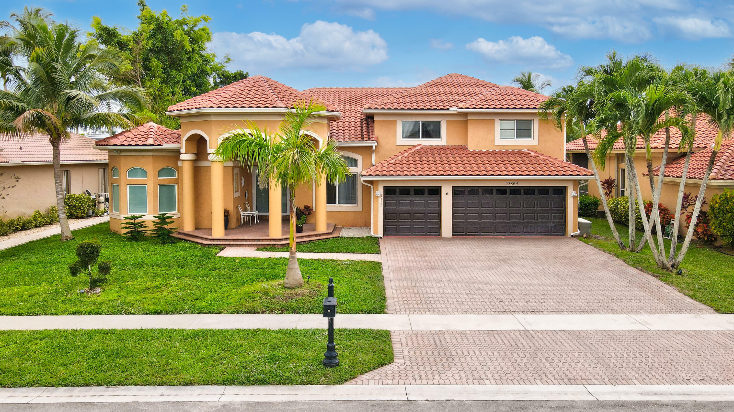 Property Photo:  10864 King Bay Drive  FL 33498 