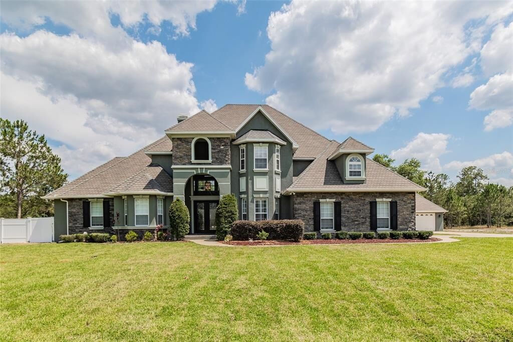 Property Photo:  8426 Spring Forest Lane  FL 33544 