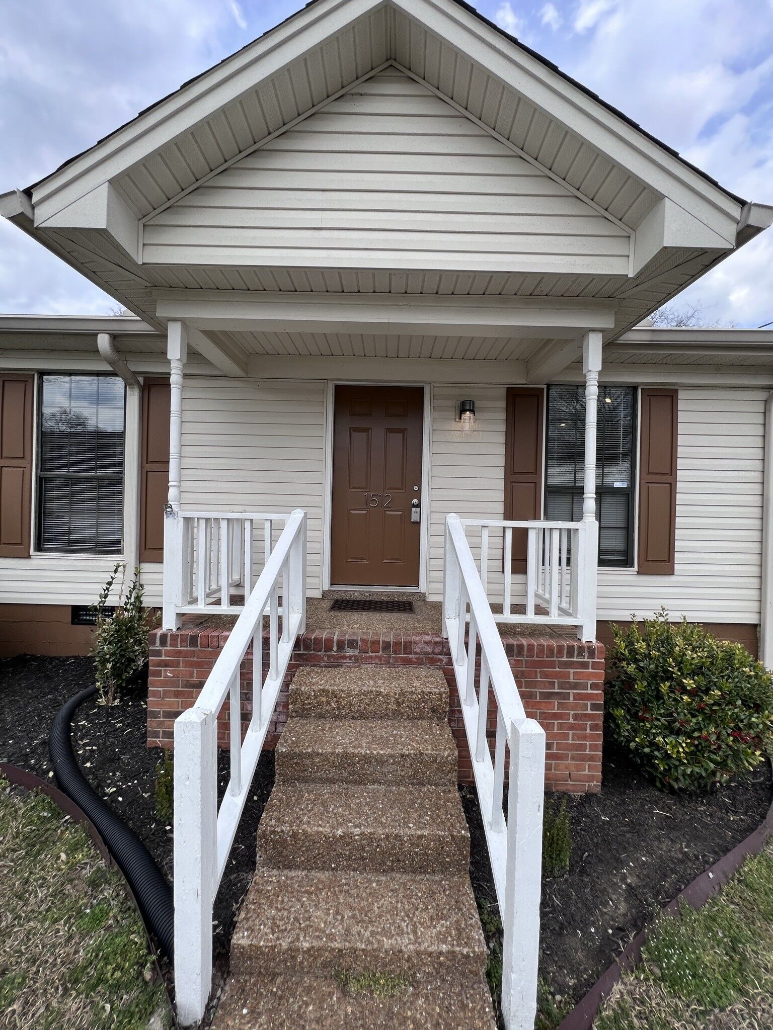 Property Photo:  1512 Meadow Bend Dr  TN 37115 