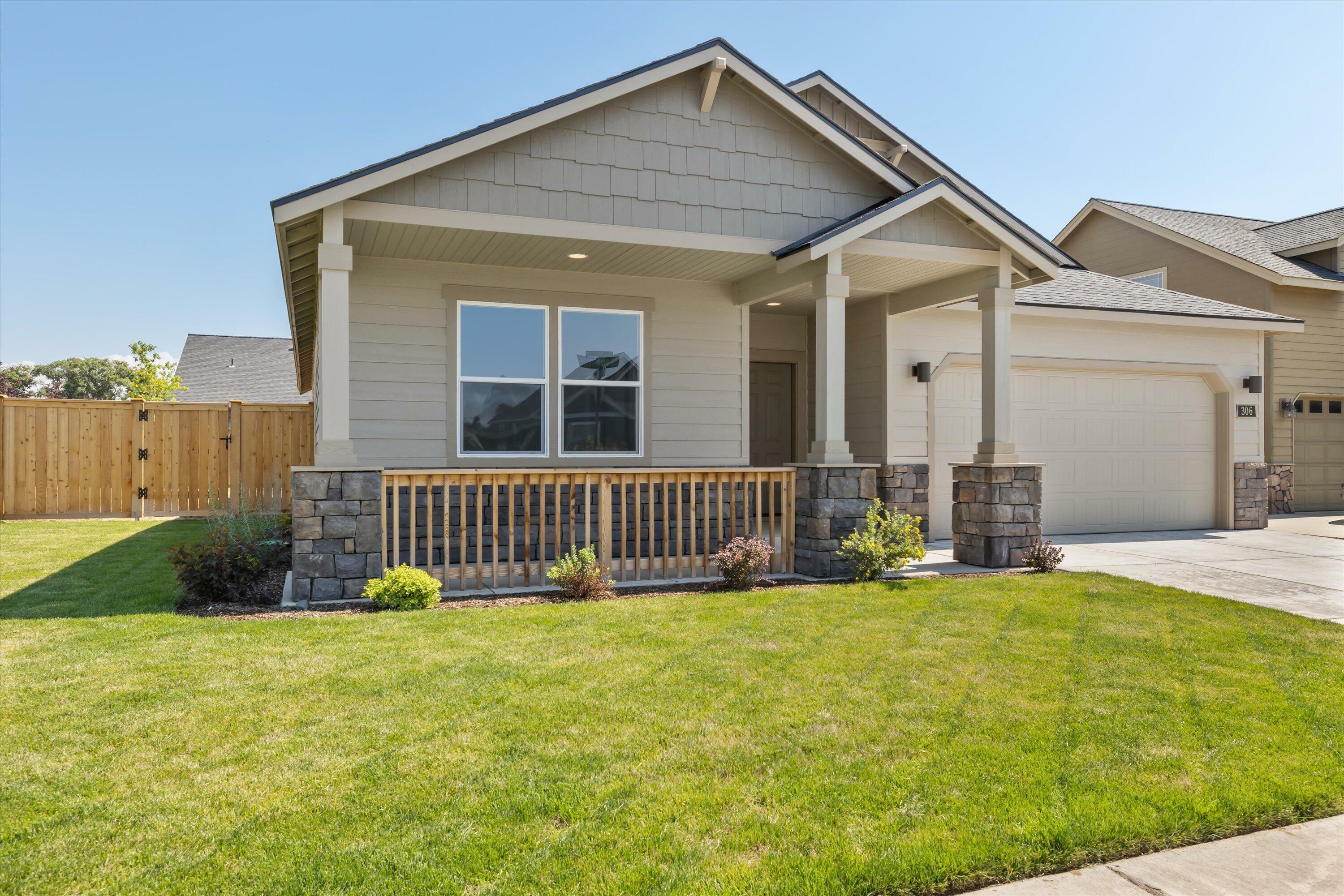 Property Photo: 306 SE Pioneer Drive OR 97754