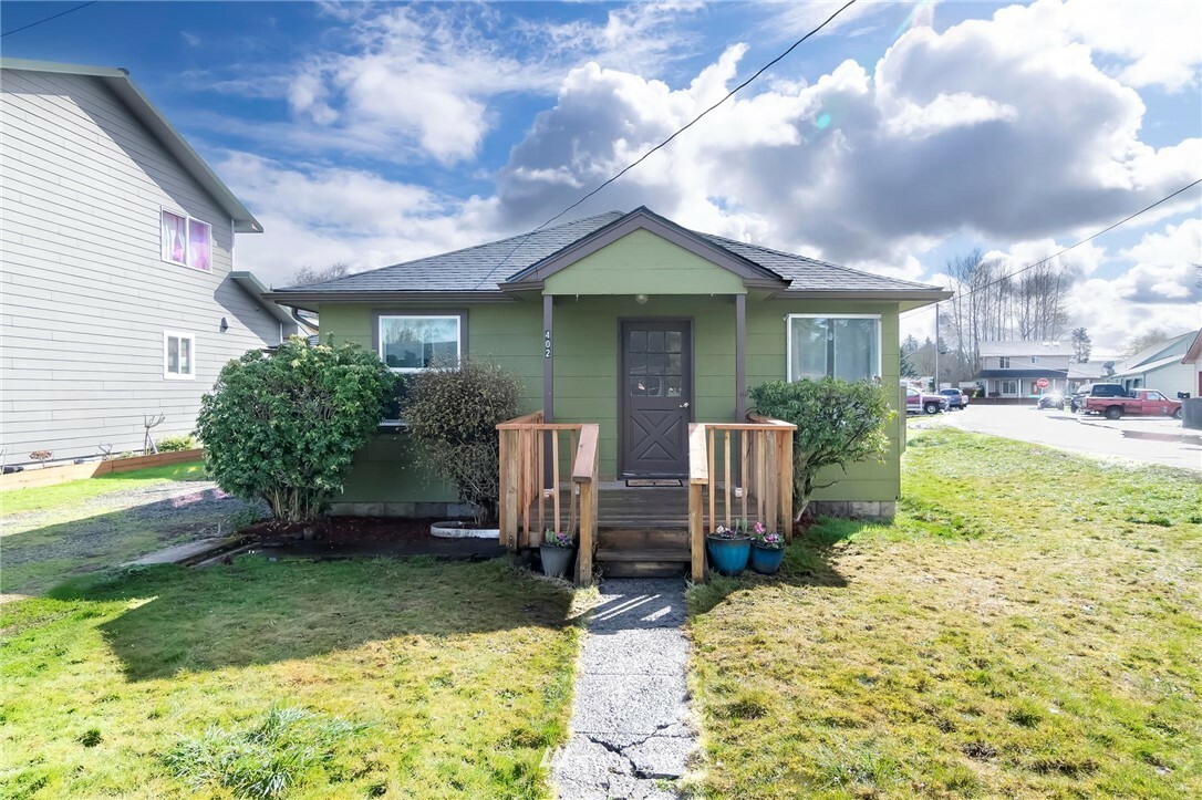 Property Photo:  402 Croy Street  WA 98626 