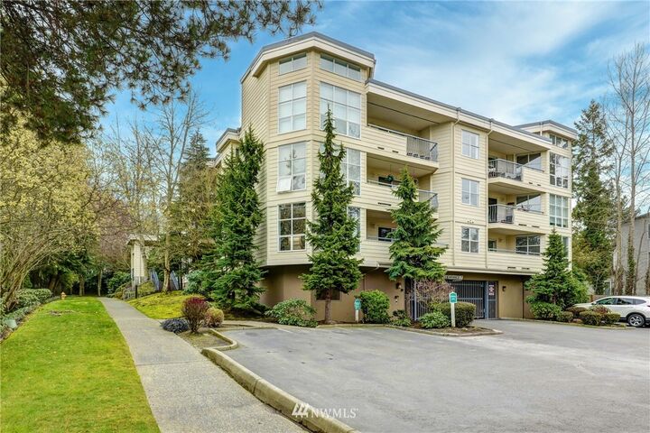 424 102nd Avenue SE 205  Bellevue WA 98004 photo