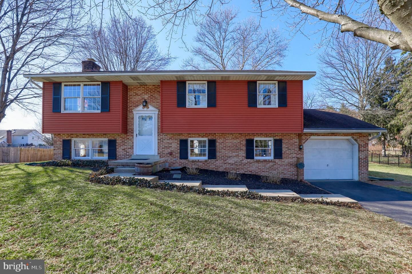Property Photo:  1556 Duff Land Drive  PA 17538 