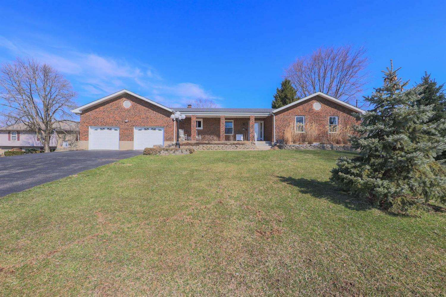 Property Photo: 3550 Rackacres Dr OH 45211