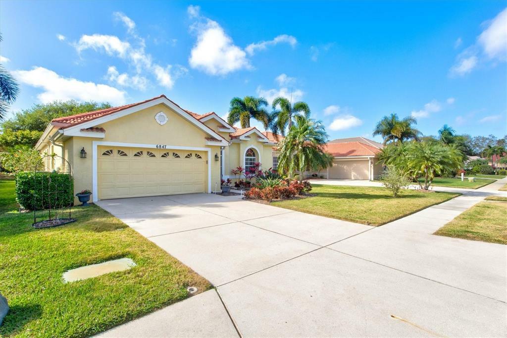 Property Photo:  6847 Wagon Wheel Circle  FL 34243 