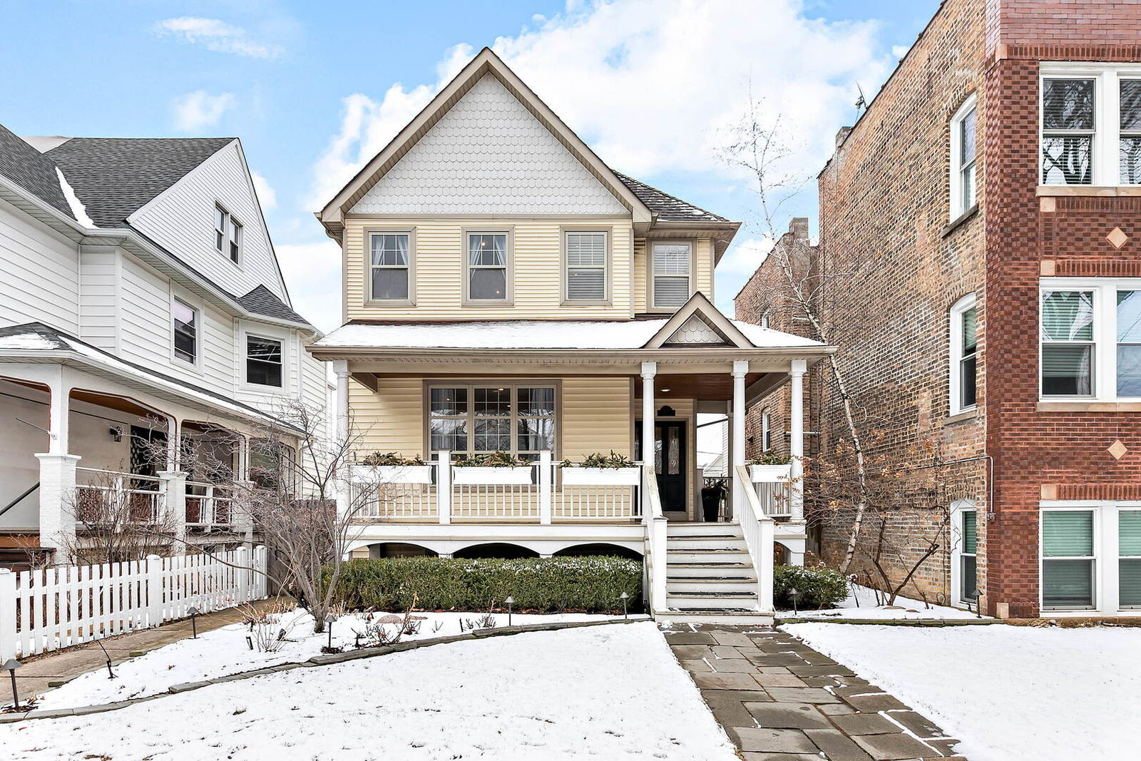 Property Photo:  4029 N Kolmar Avenue  IL 60641 