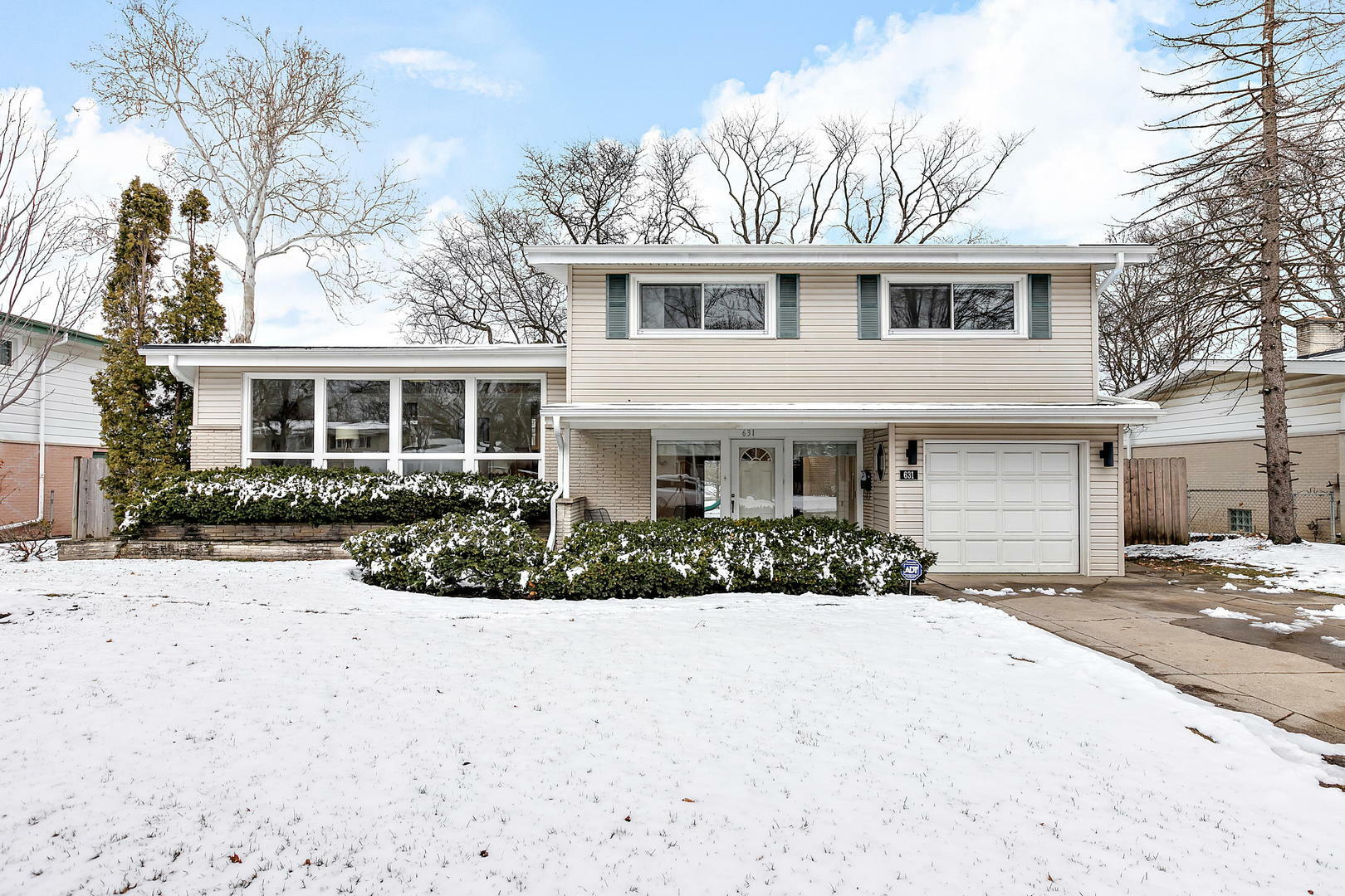 Property Photo:  631 Fairway Drive  IL 60025 