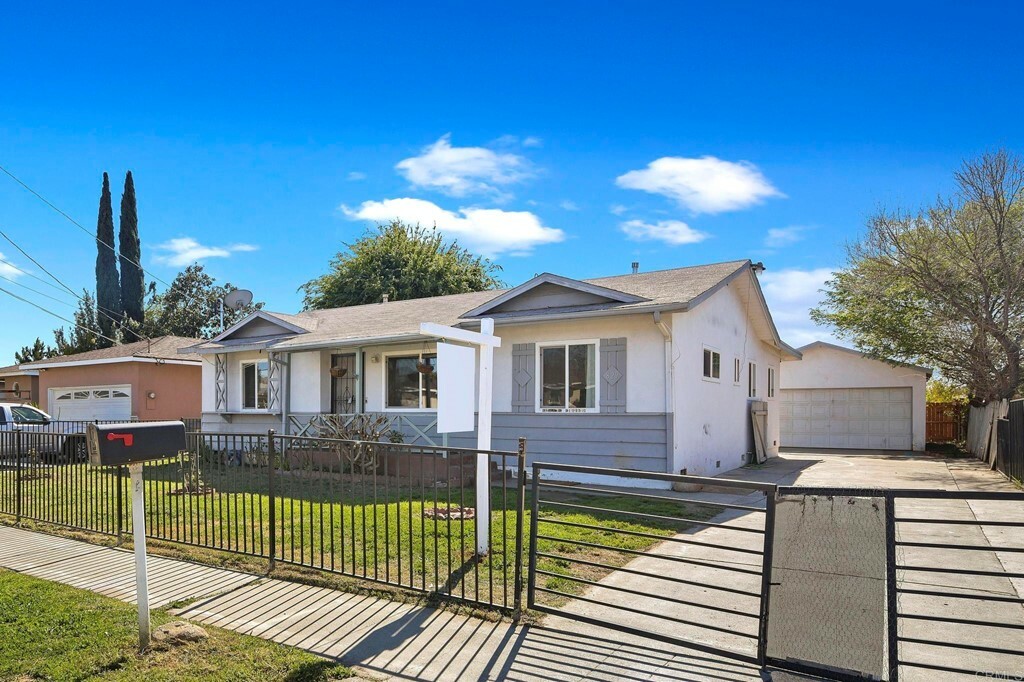 Property Photo: 829 Goldenrod Street CA 92027
