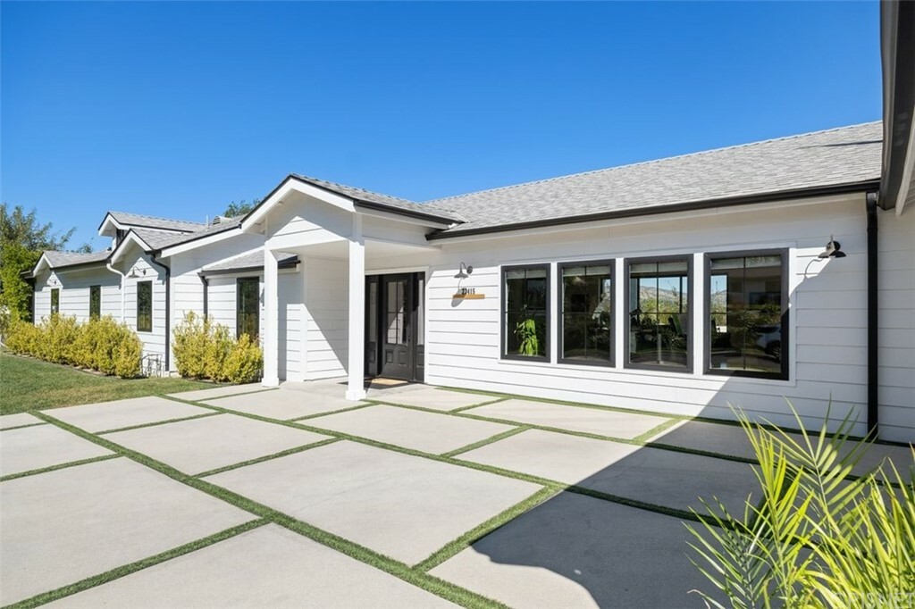 Property Photo: 23415 Calvert Street CA 91367