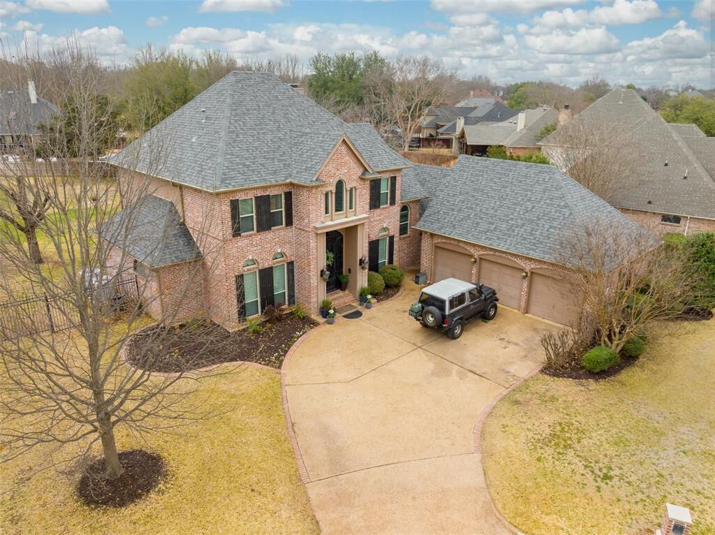 Property Photo:  400 Southridge Lakes Parkway  TX 76092 