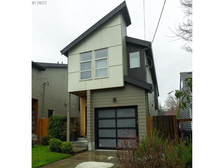 8319 SE Bush St  Portland OR 97266 photo