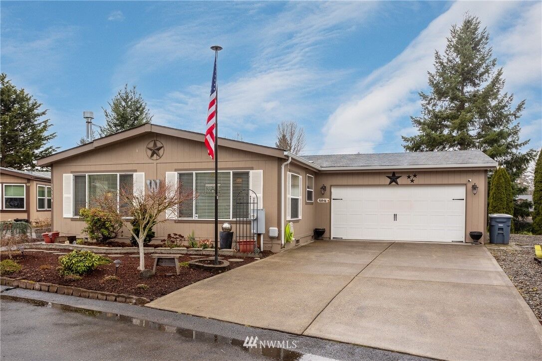 Property Photo: 15516 122nd Avenue Ct E 15 WA 98374