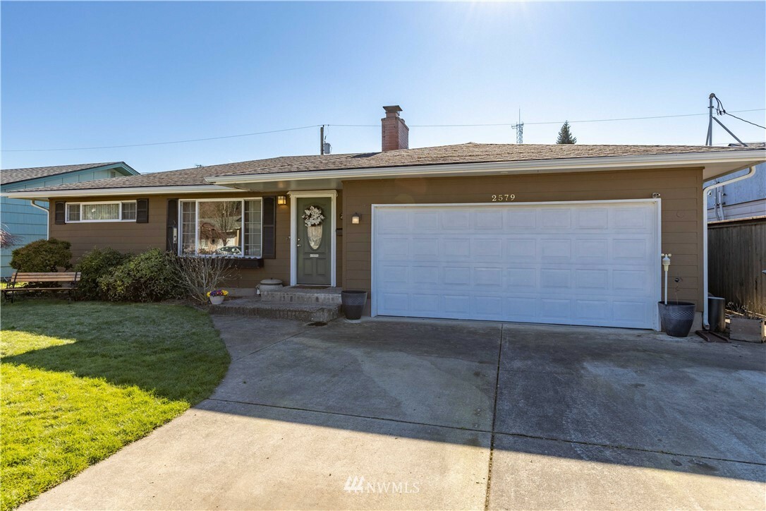 Property Photo:  2579 Taylor  WA 98632 