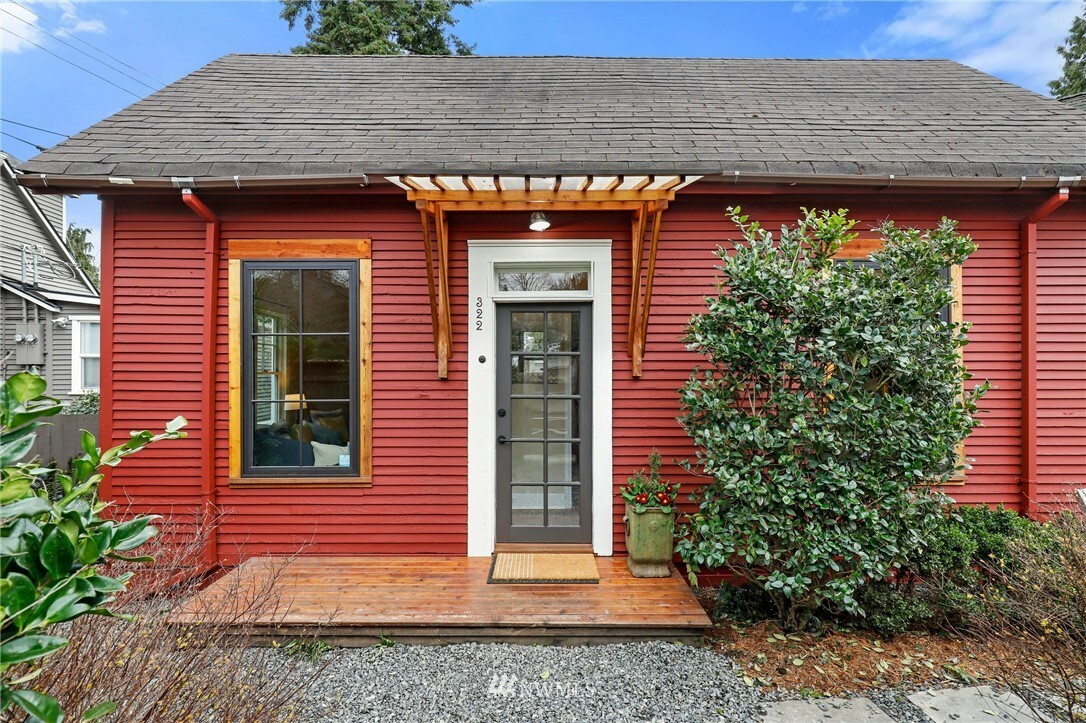 Property Photo:  322 27th Avenue E  WA 98112 