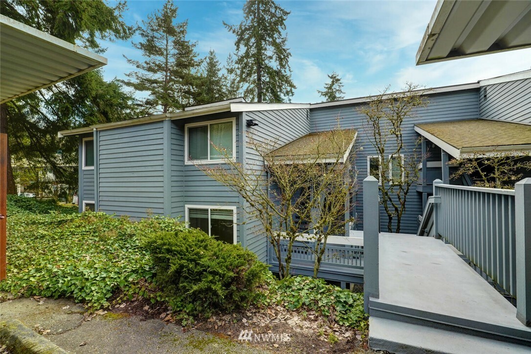 Property Photo:  9350 Redmond Woodinville Road NE B209  WA 98052 