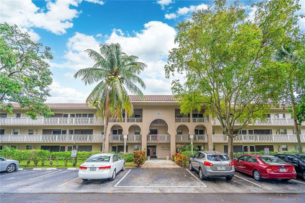 Property Photo:  100 Royal Palm Way 2080  FL 33432 