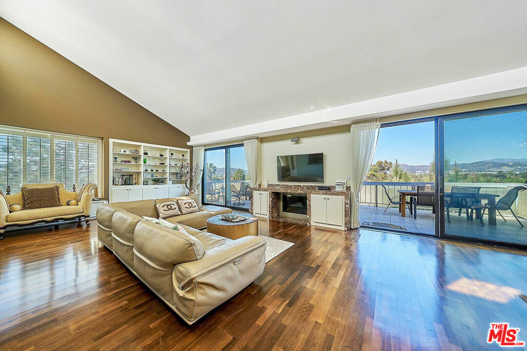 Property Photo:  4460   Wilshire Blvd 703  CA 90010 