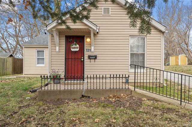 Property Photo:  721 North Elizabeth Avenue   63135 