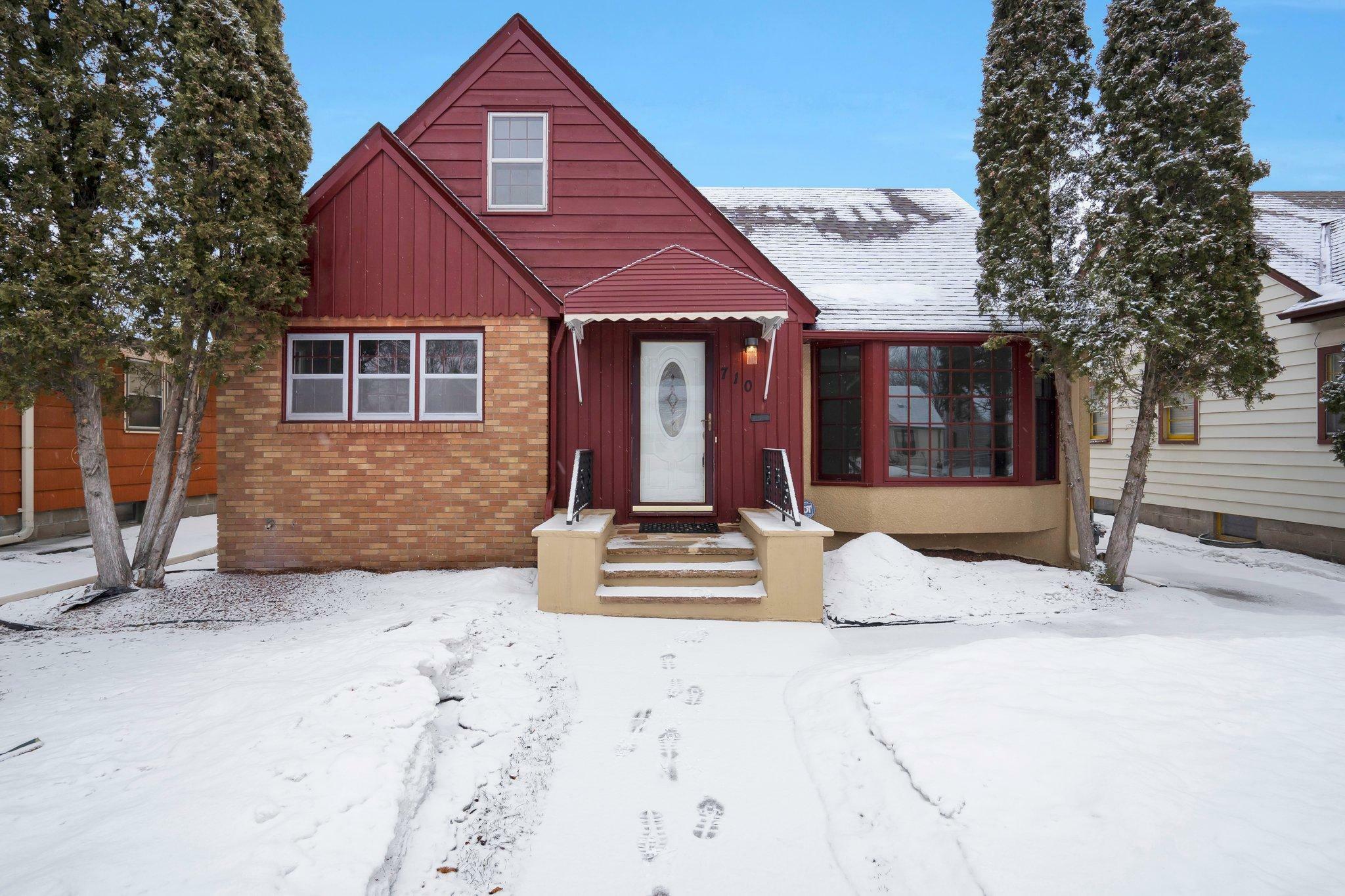 Property Photo:  710 Thomas Avenue N  MN 55411 