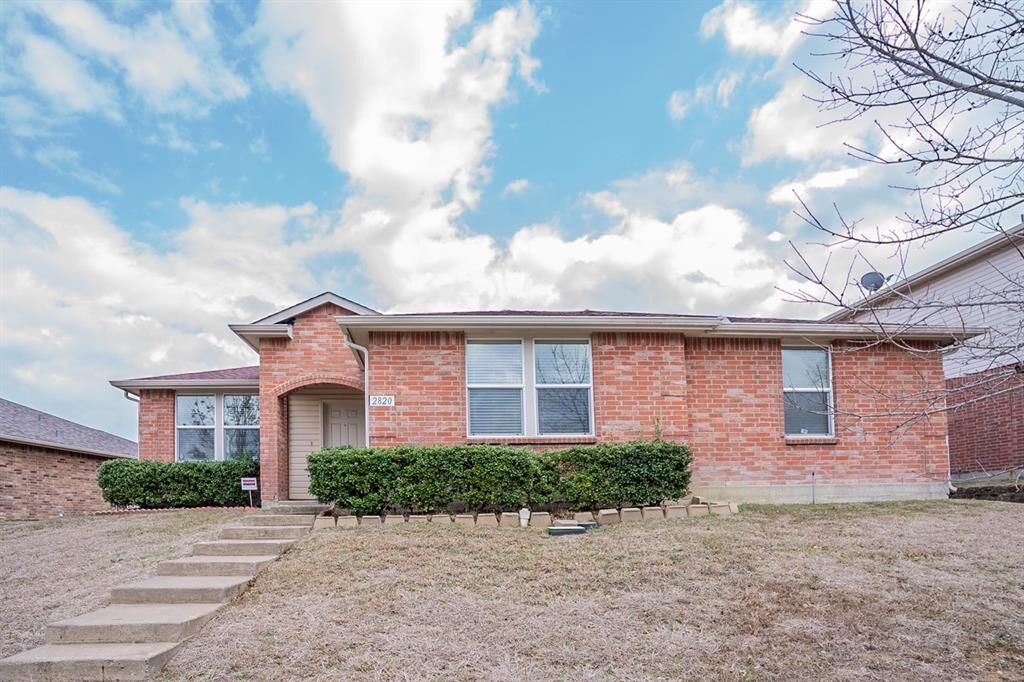 Property Photo: 2820 Cameron Way TX 75181