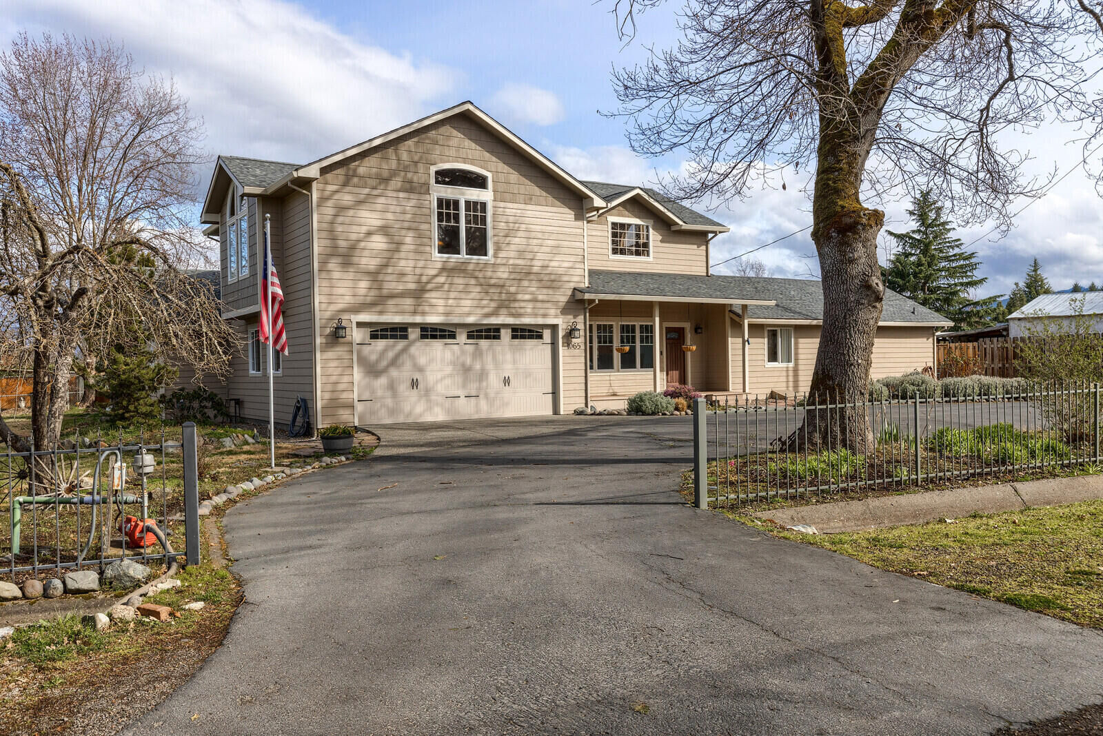 Property Photo: 1065 Washburn Lane OR 97501