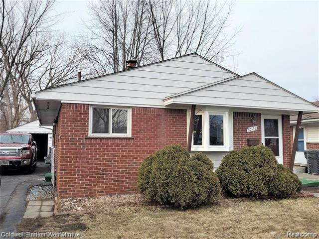 Property Photo:  30136 Hazelwood Street  MI 48141 