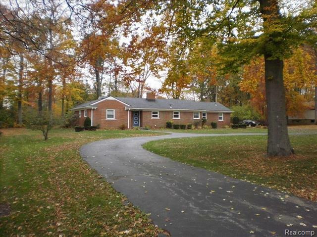 Property Photo:  30155 Woodhaven Lane  MI 48025 