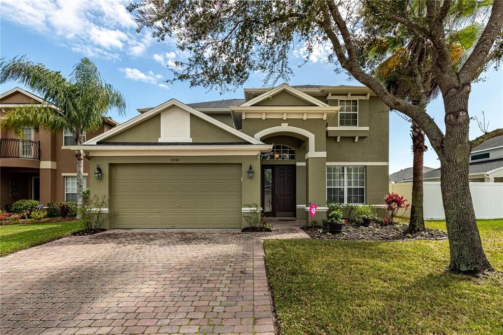 Property Photo: 4253 Heirloom Rose Place FL 32766