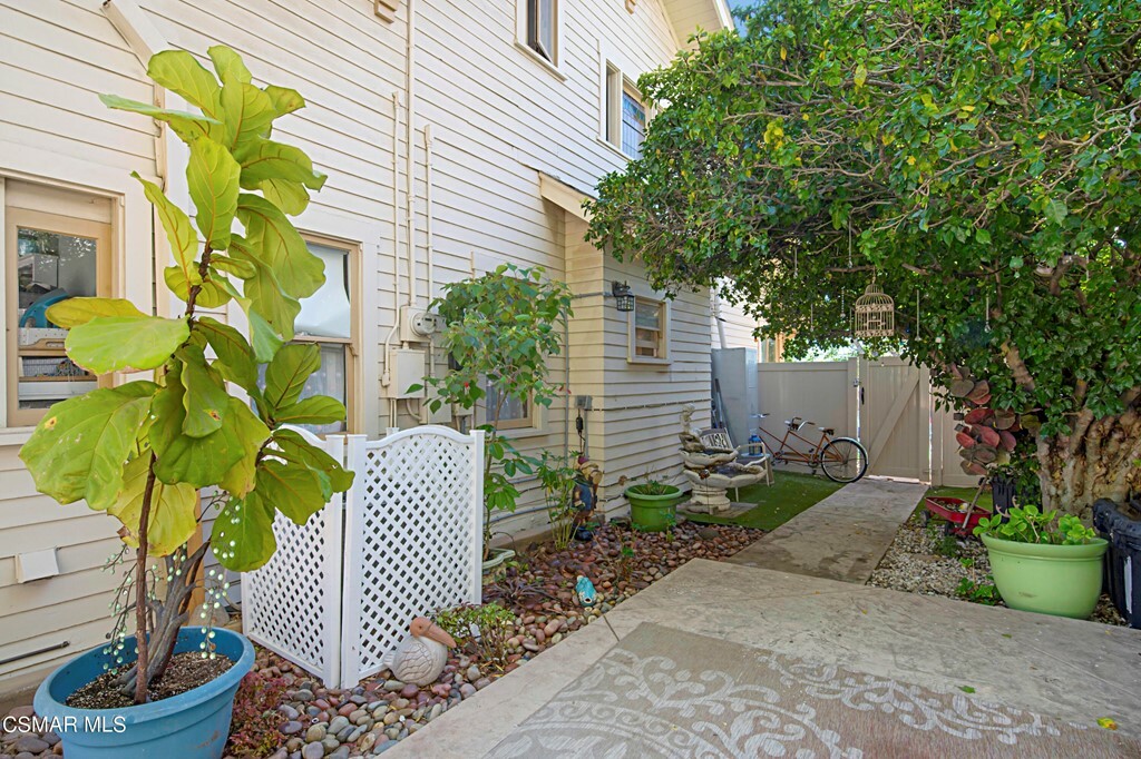 Property Photo:  627 E Pleasant Street  CA 93060 