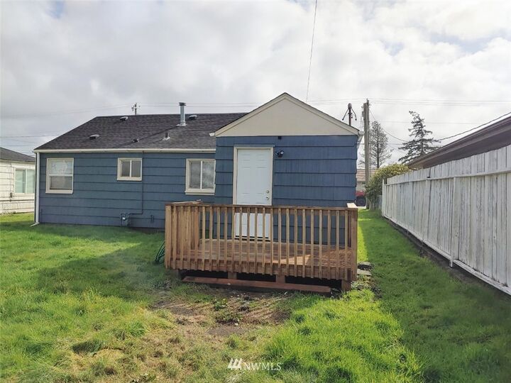 Property Photo:  1616 Bay Avenue  WA 98520 