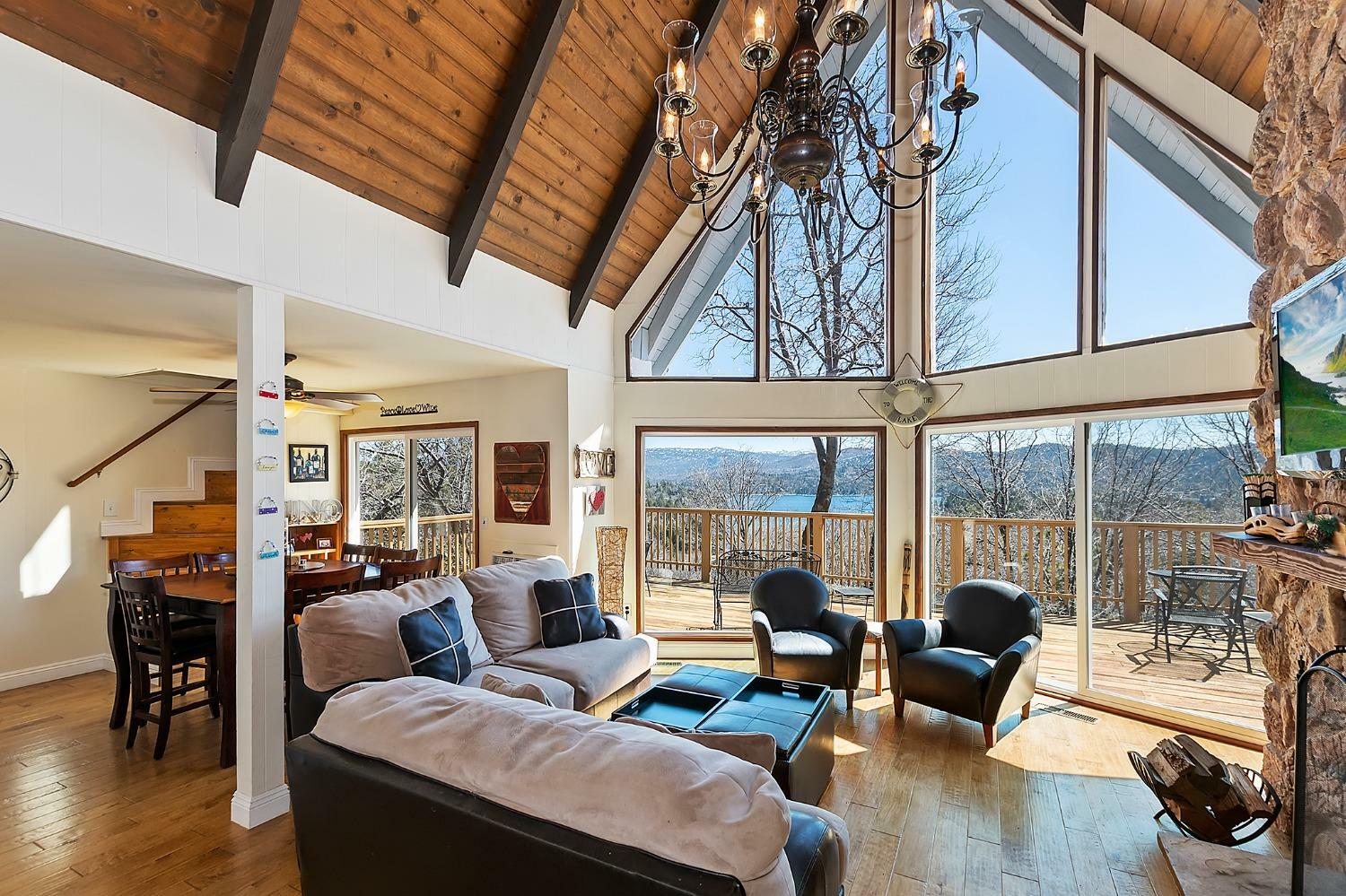 Property Photo: 997 Nadelhorn Drive CA 92352